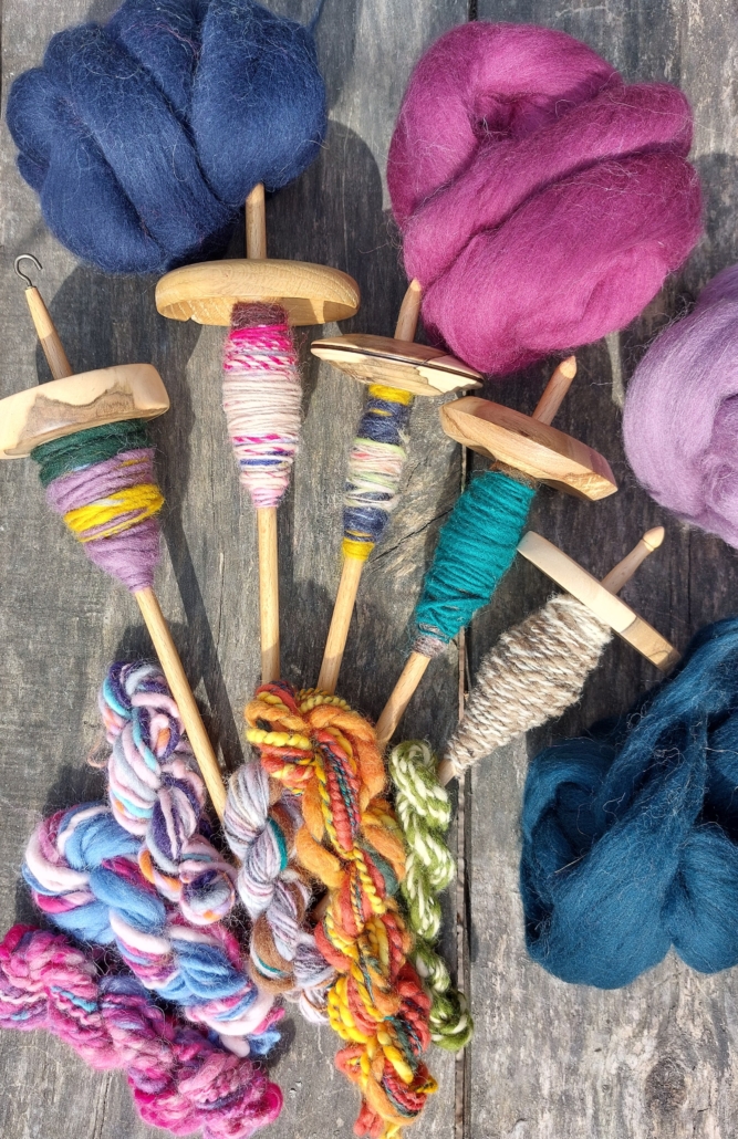 Runo owcze przed przędzeniem – surowiec do tworzenia włóczki