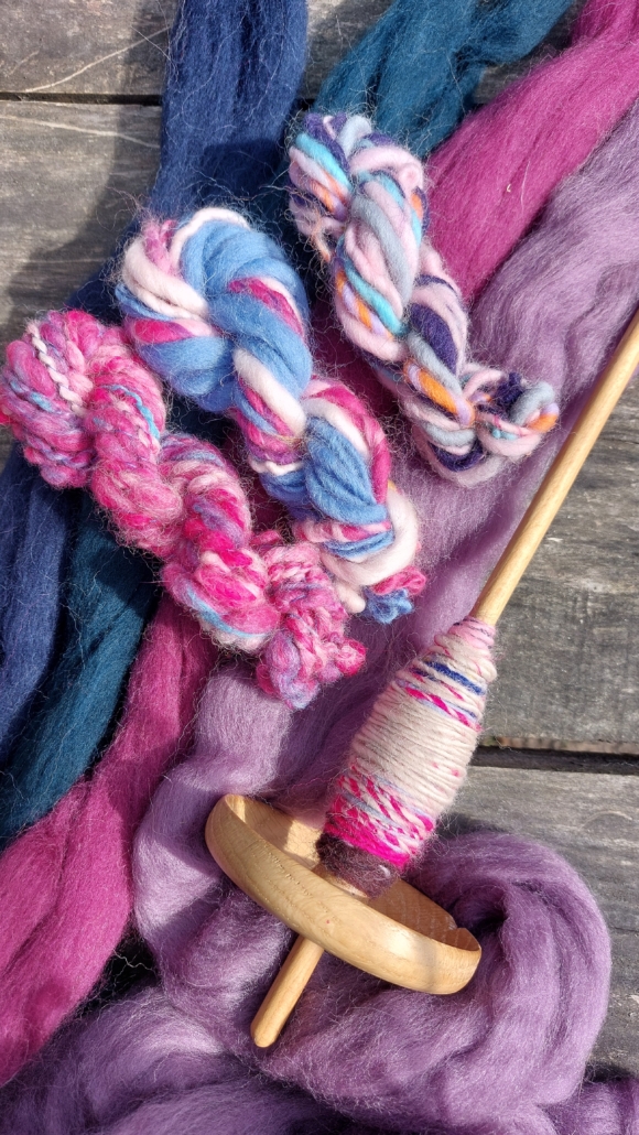 Wełna owcza przygotowana do przędzenia – naturalne włókna